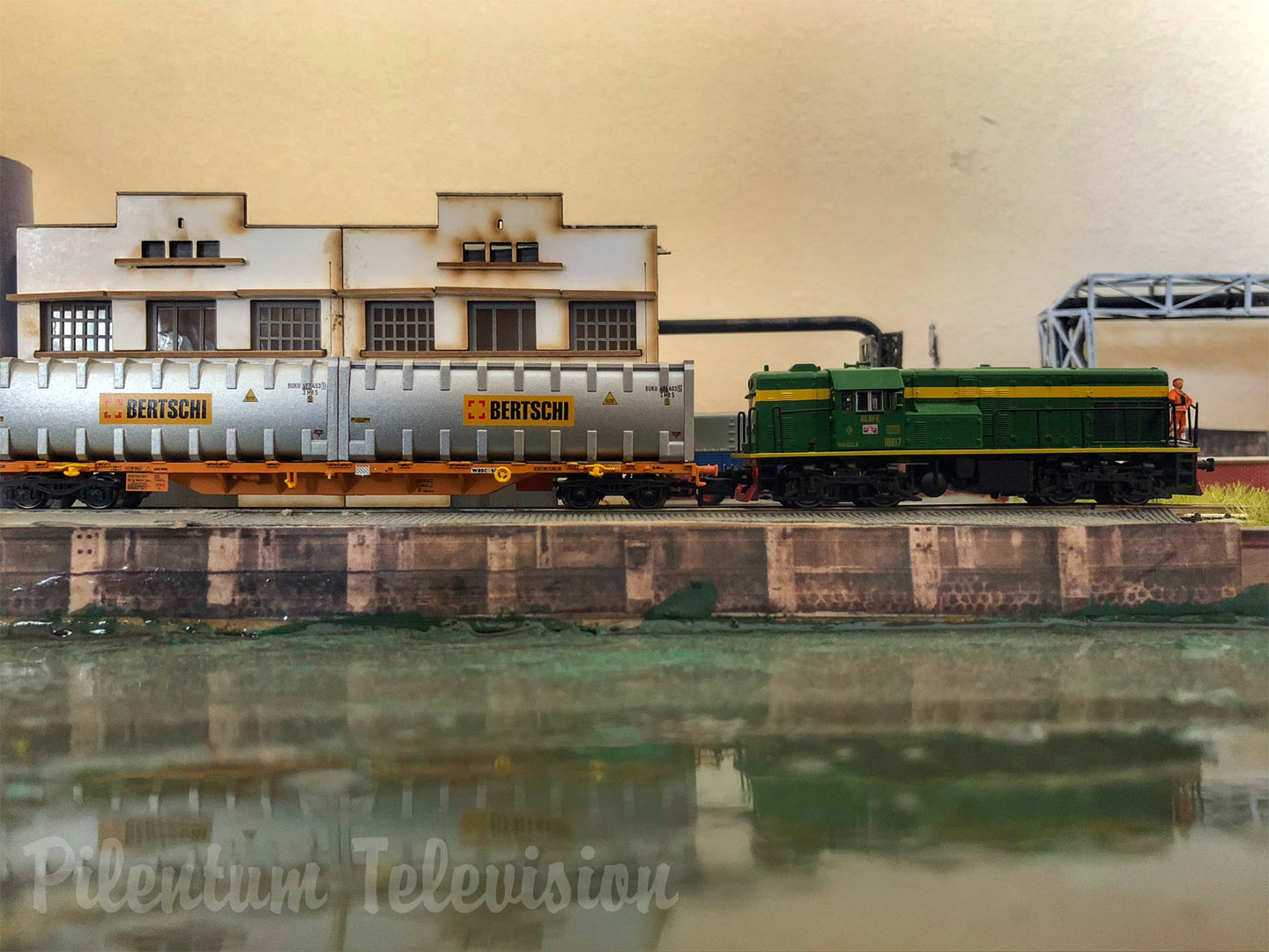Trenes RENFE en miniatura - Spanish N scale model railroad layout - N gauge model railway layout