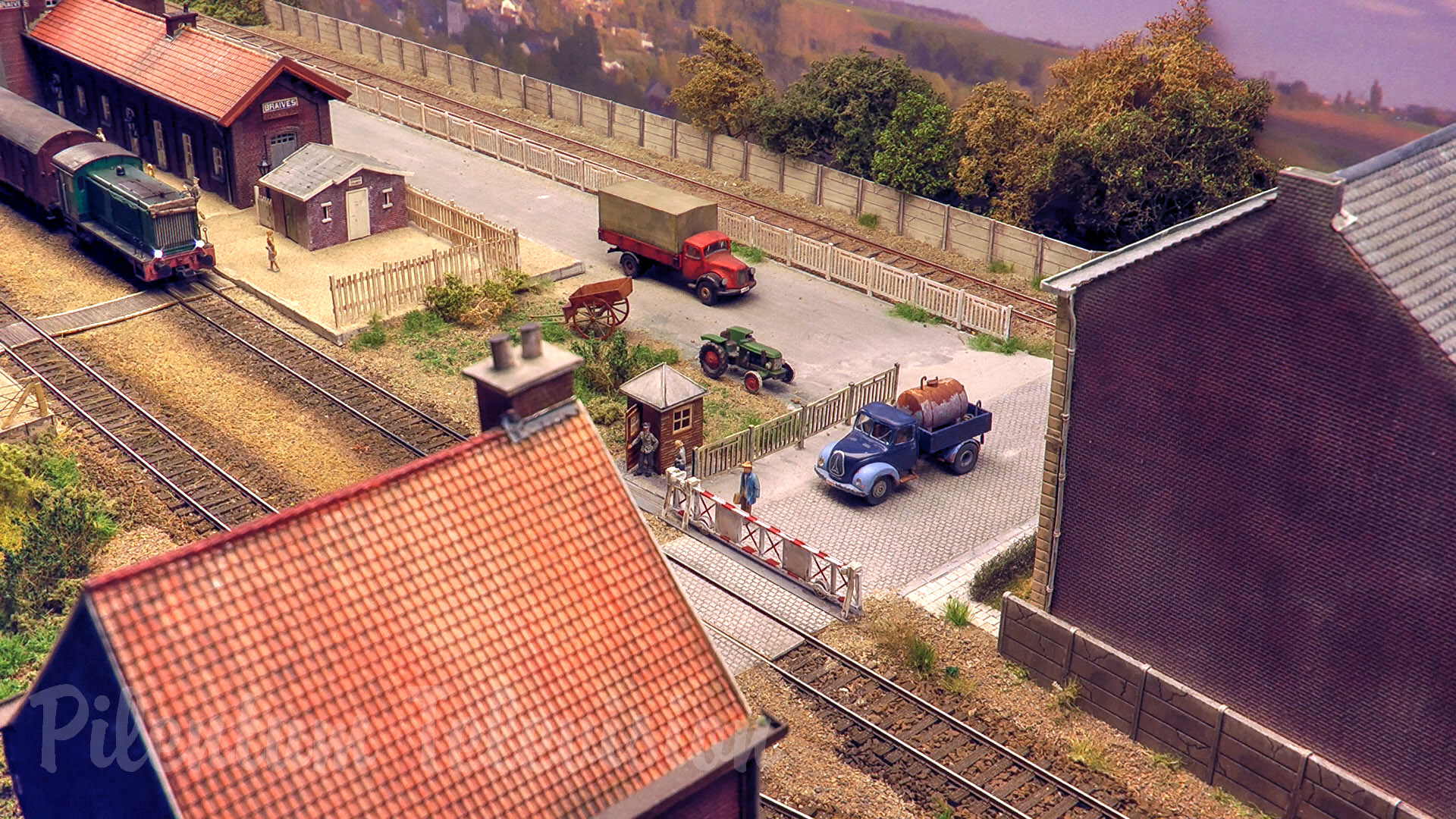 Model railroad layout built in museum quality - Braives railway station by Modelspoorclub Het Spoor