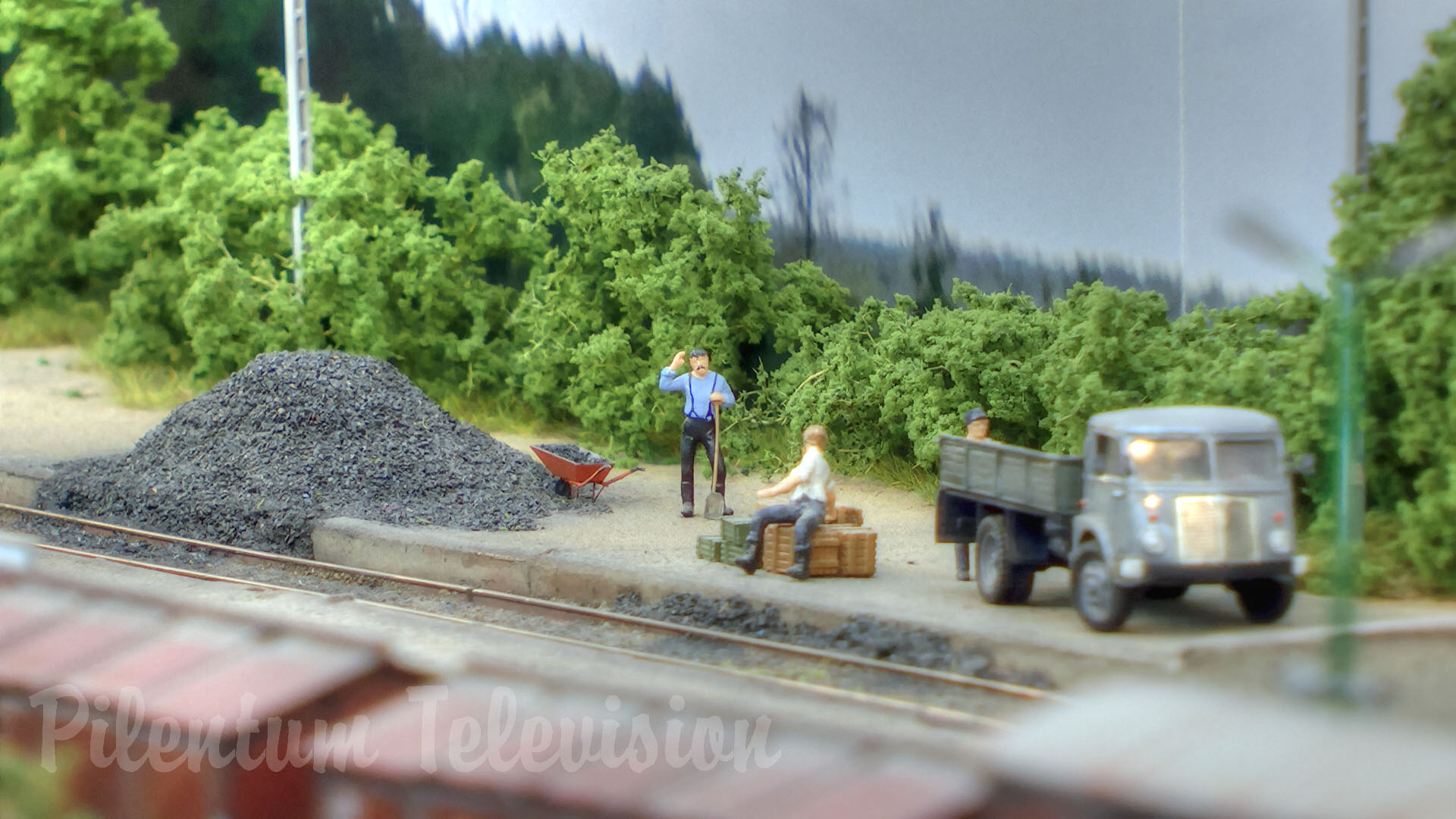 Model railroad layout of Zielona railway station with steam locomotives of the Polish State Railways