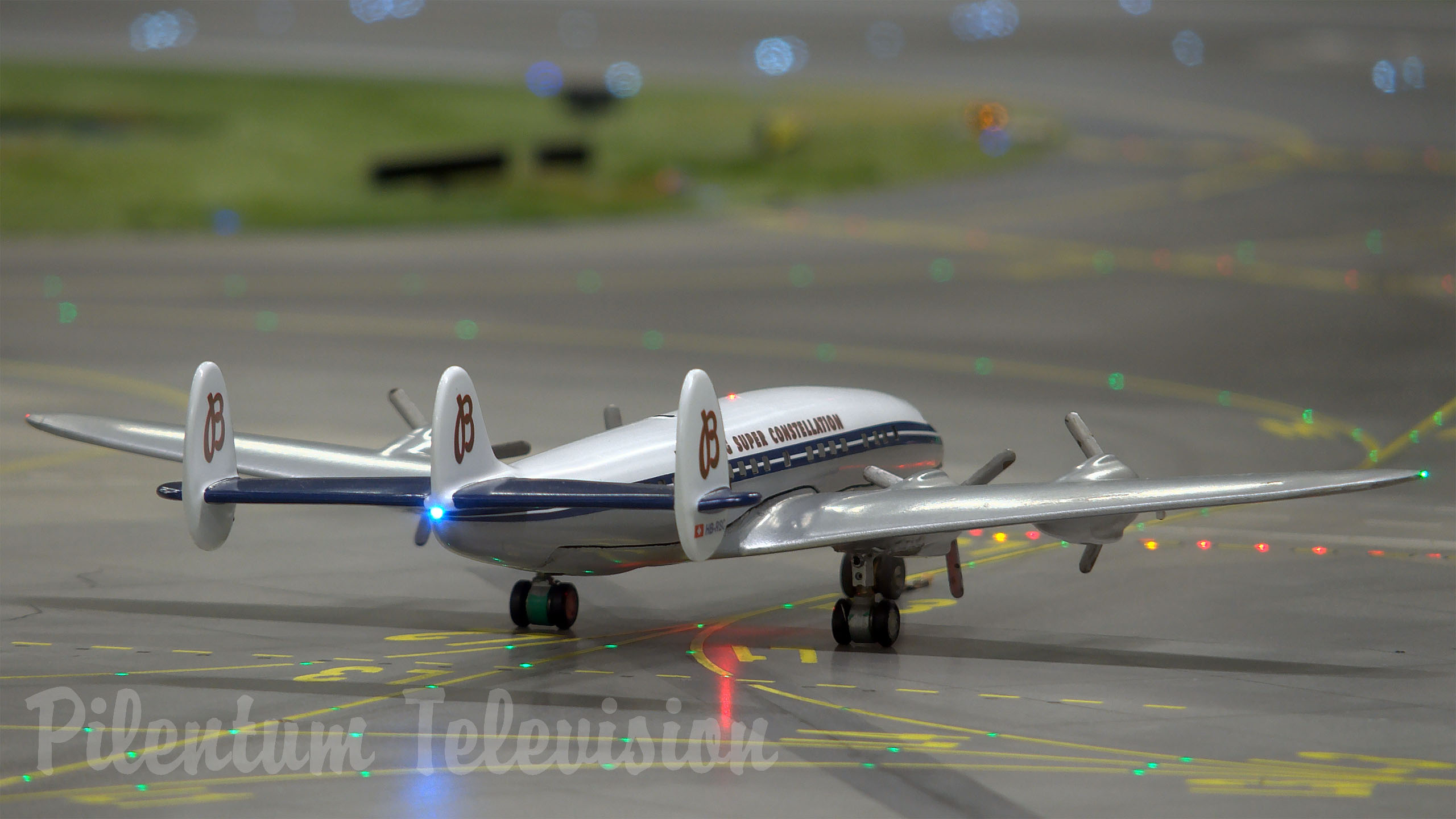 Biggest Model Airport of the World - Miniature Airplane and Aircraft Model - Aviation in HO Scale