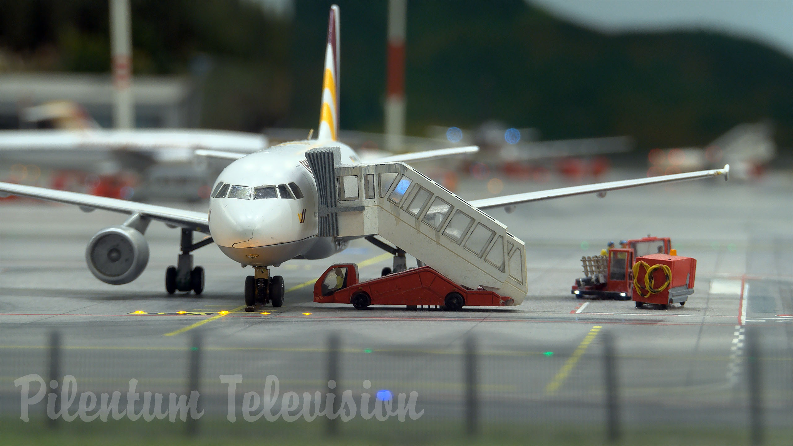Biggest Model Airport of the World - Miniature Airplane and Aircraft Model - Aviation in HO Scale