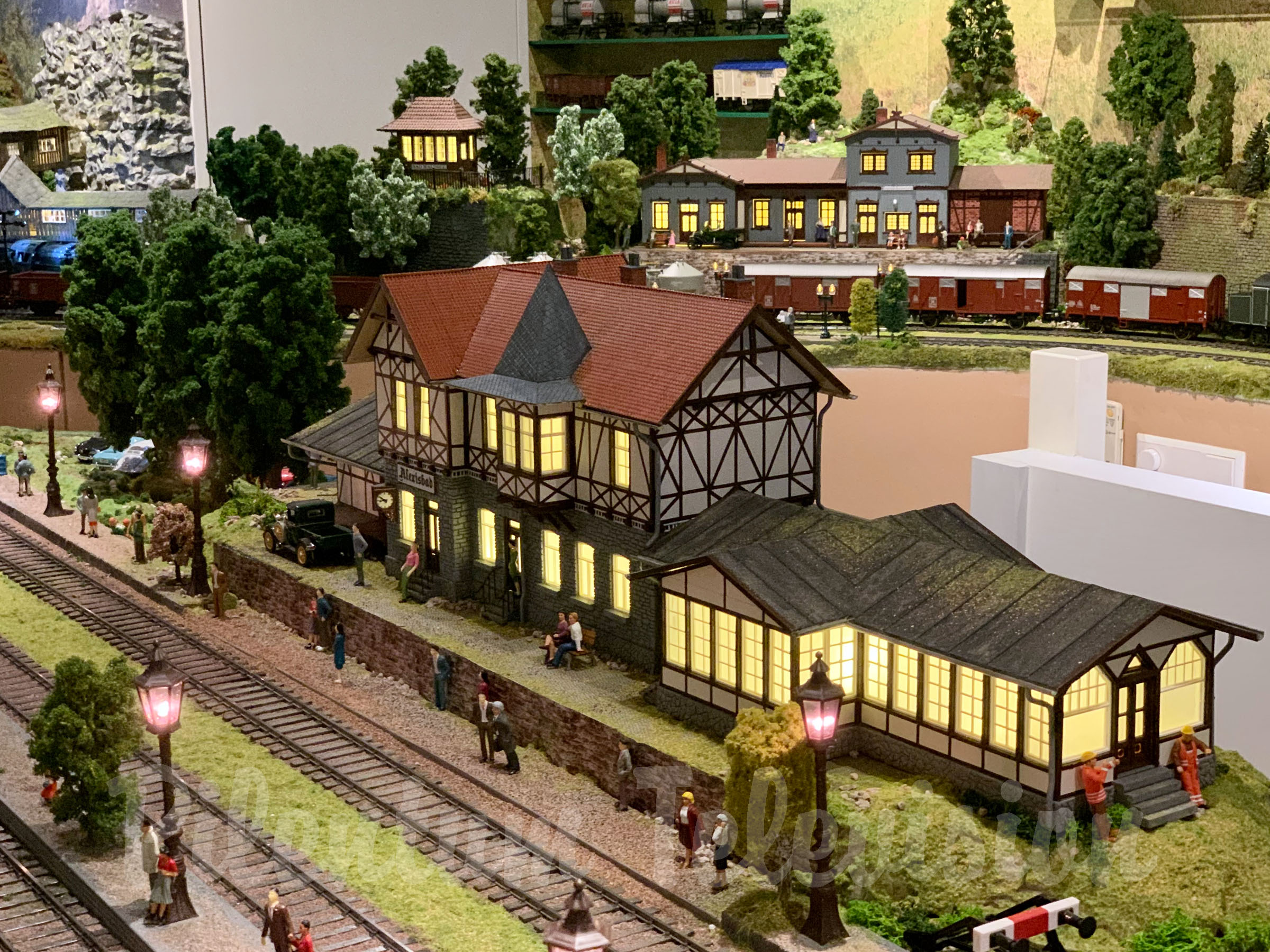 Model Train Paradise for Steam Locomotive - Arnold’s Märklin Model Railroad in Gauge 1 (1:32 Scale)