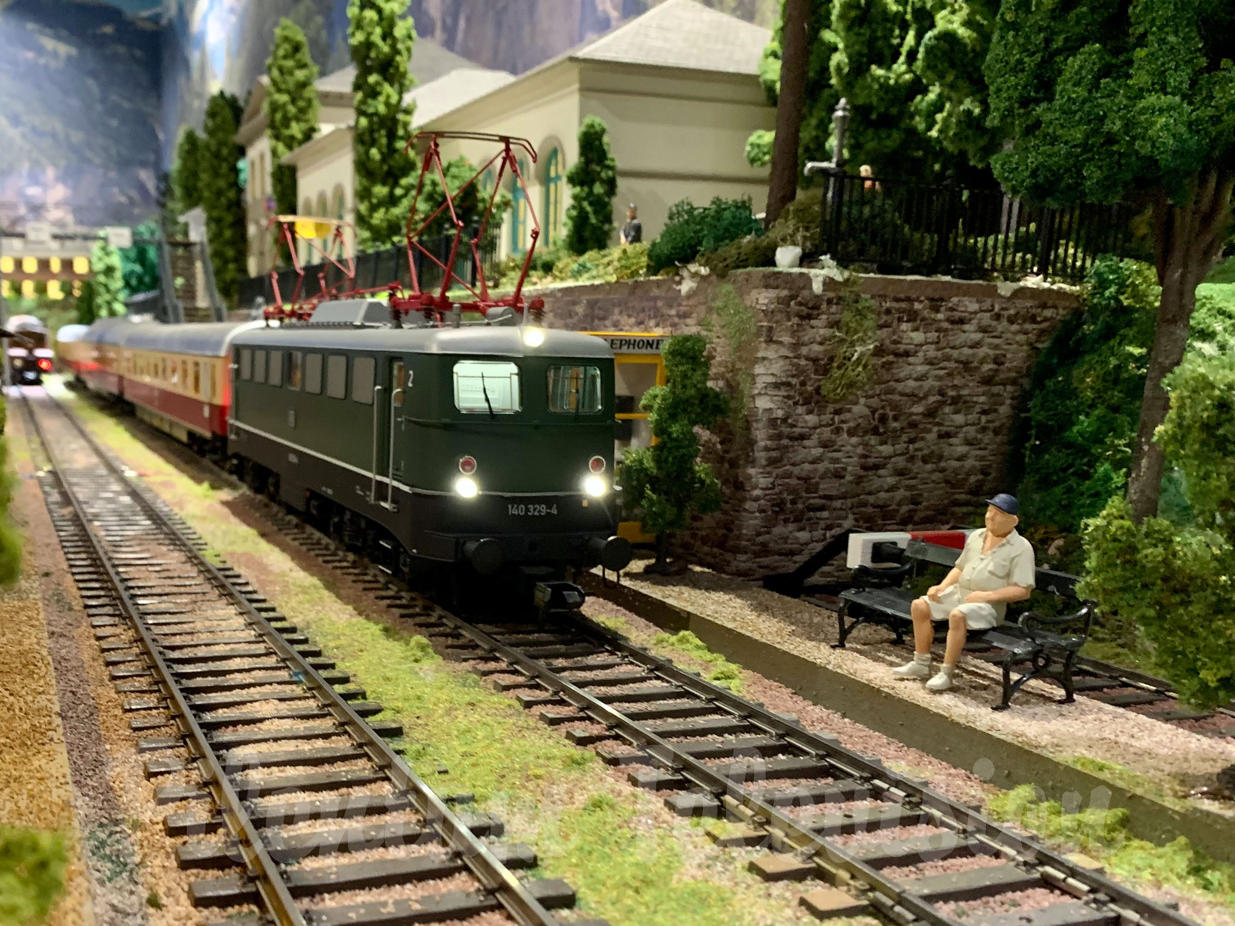 Model Train Paradise for Steam Locomotive - Arnold’s Märklin Model Railroad in Gauge 1 (1:32 Scale)