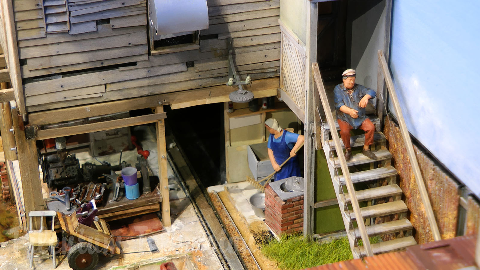Brilliant Micro Model Railway Diorama from Australia made by Kim Marsh (1/32 Scale Model Train Layout)