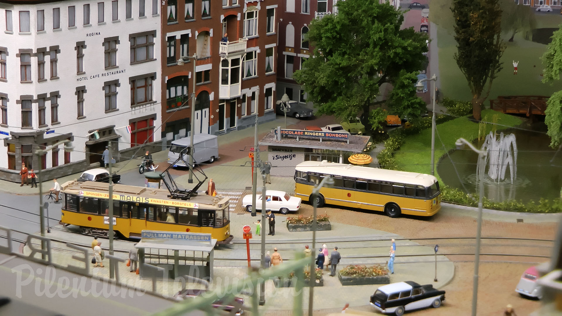 Rotterdam Centraal Railway Station - Model Rail Layout with Trams and Trains in HO Scale by Thom Raven