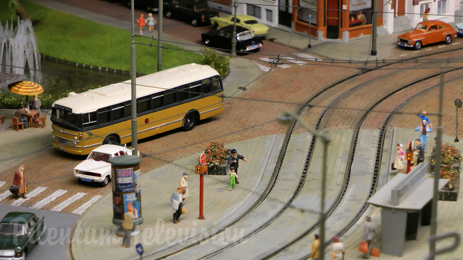 Rotterdam Centraal Railway Station - Model Rail Layout with Trams and Trains in HO Scale by Thom Raven