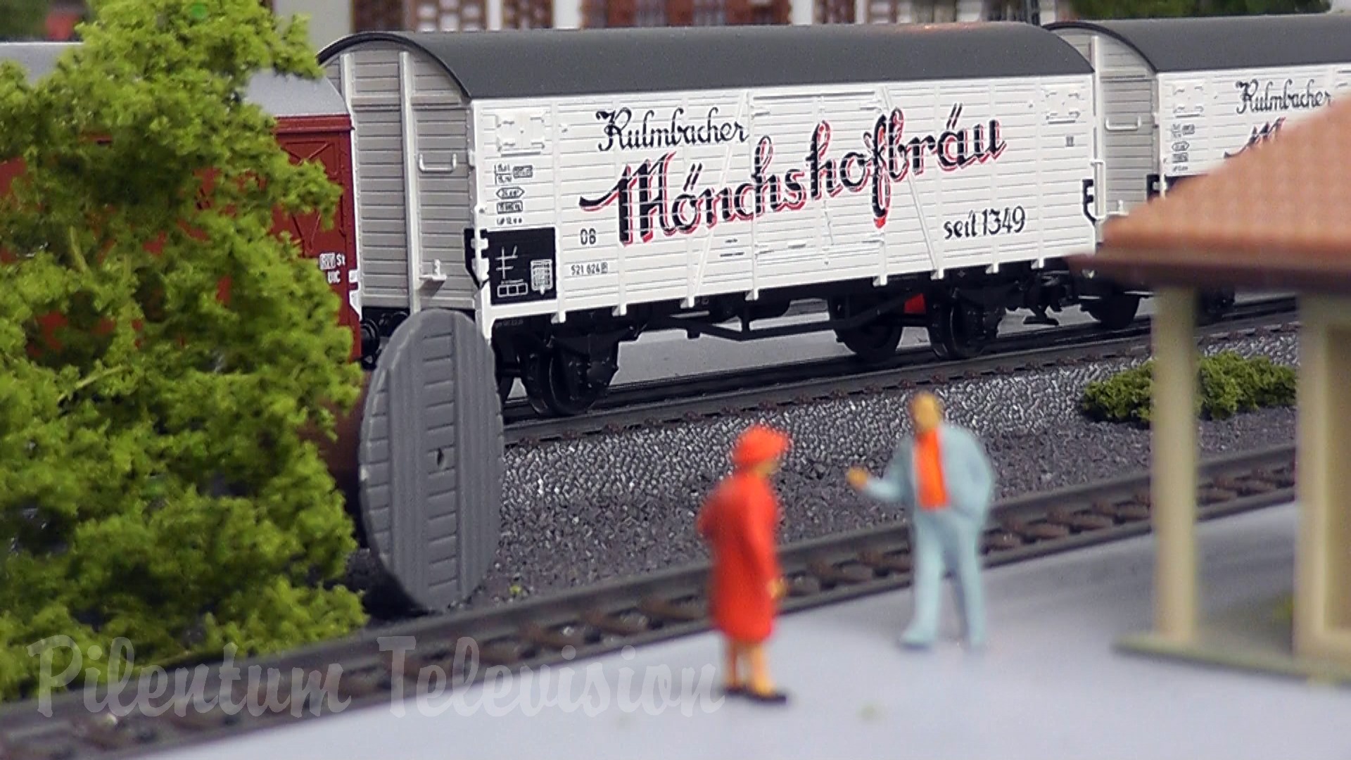 Machetă feroviare la scară H0 de Maerklin cu locomotive, trenulețele electrice și trenuri germane