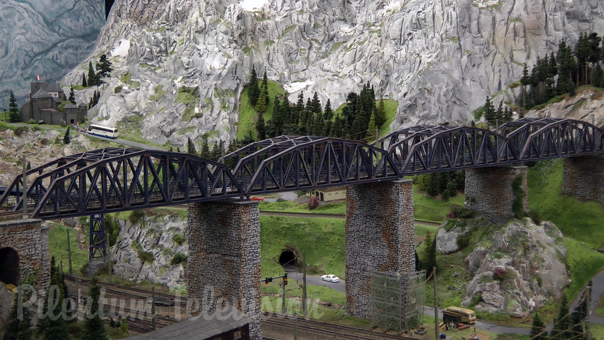Machete feroviare în scară H0 din Austria: Descoperiți frumusețea acestui peisaj montan