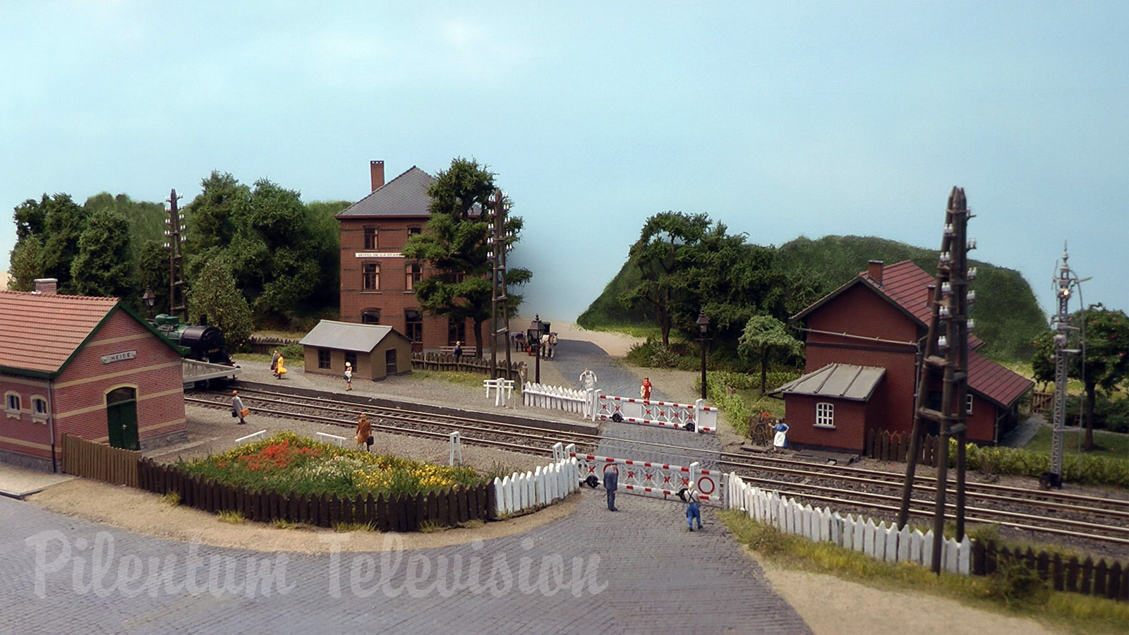 Ånglok på Heide järnvägsstation i Belgien - Modelljärnväg i skala HO