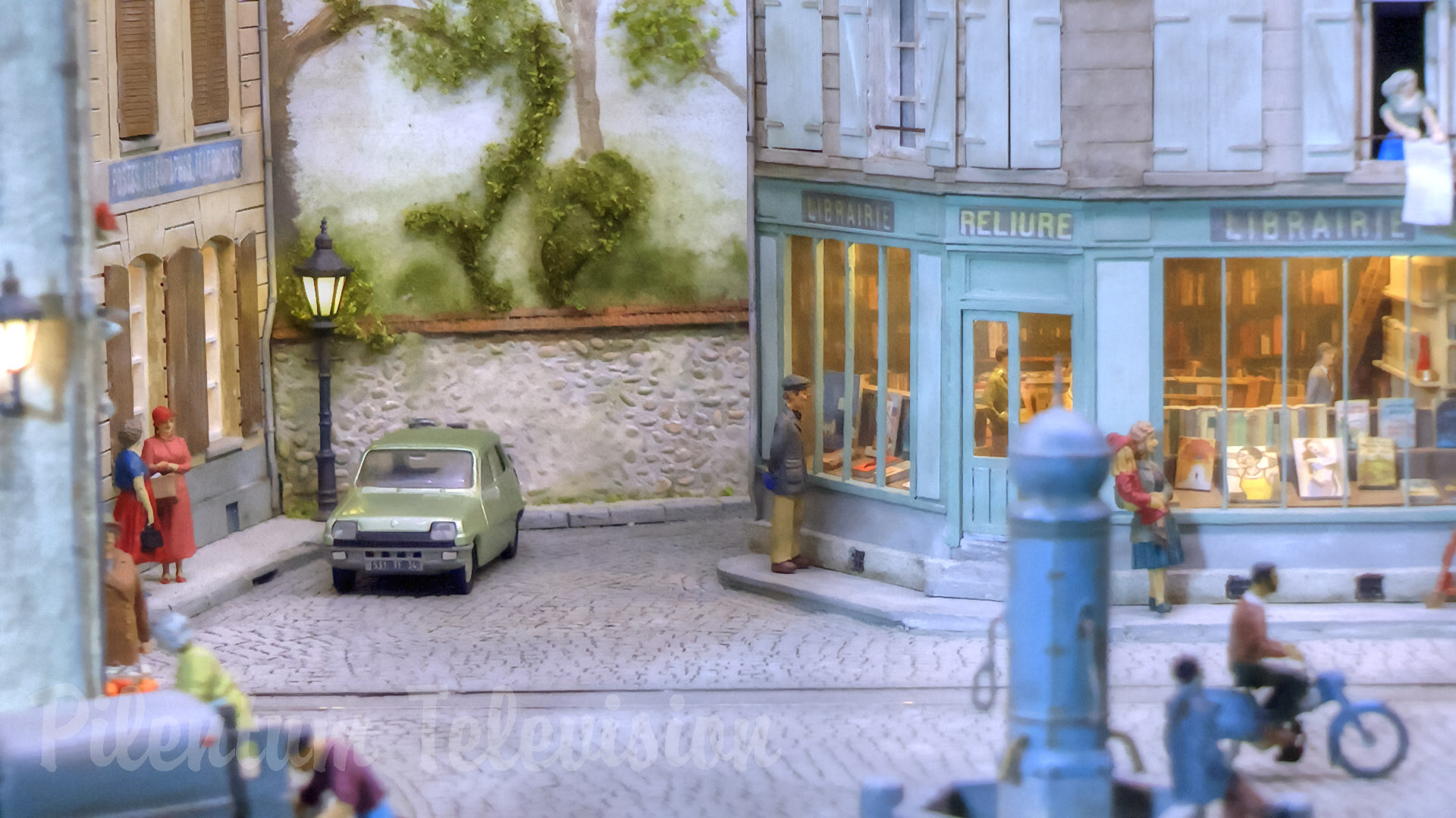 Modelljärnväg Montereau i Frankrike - Smalspårig miniatyrvärld gjord av Jan van Remmerden