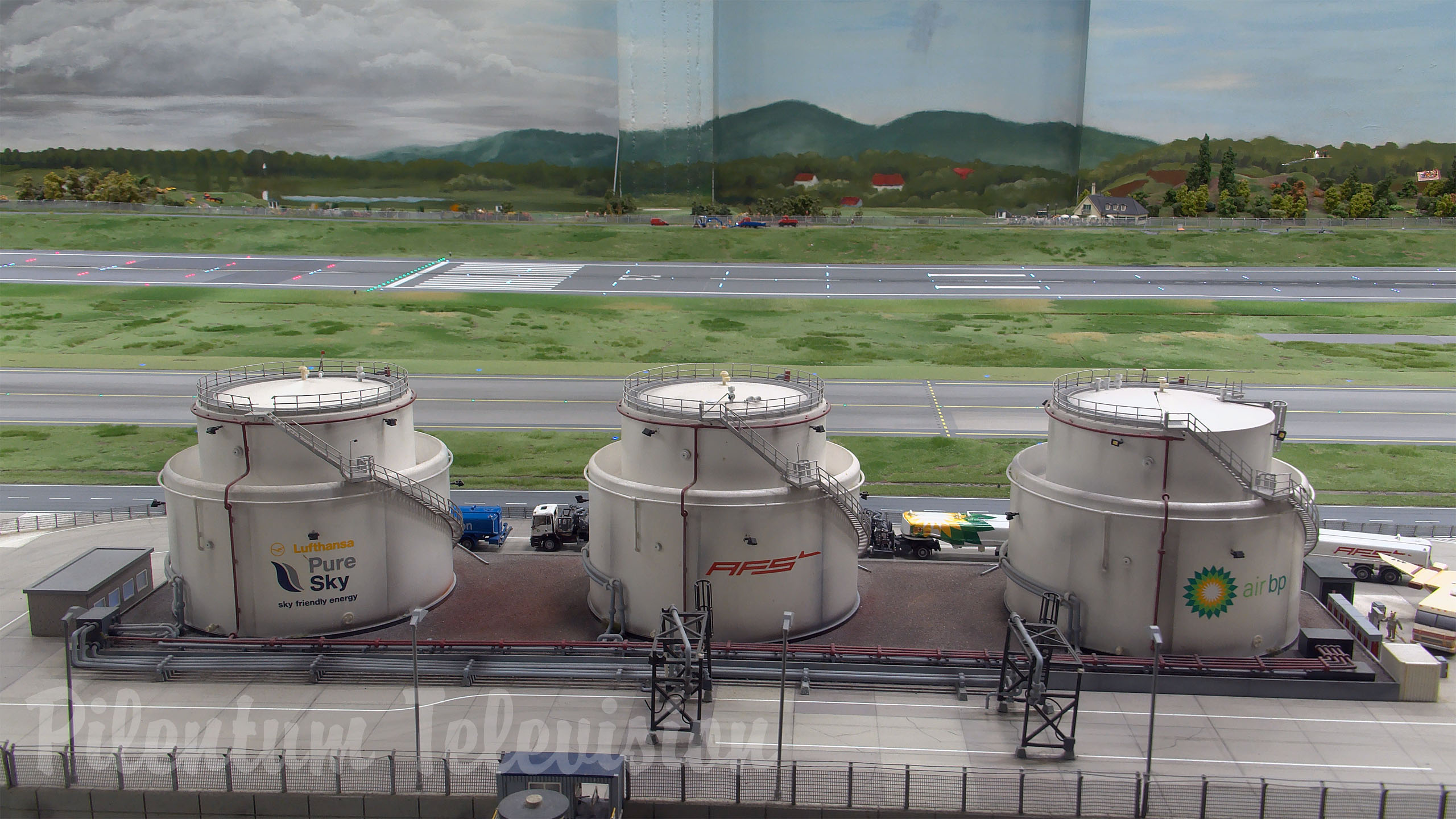 Världens största modellflygplats - Flygplan och flygplats i miniatyr