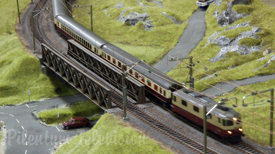 Железнодорожный макет в горах Сен-Готтард в Швейцарии