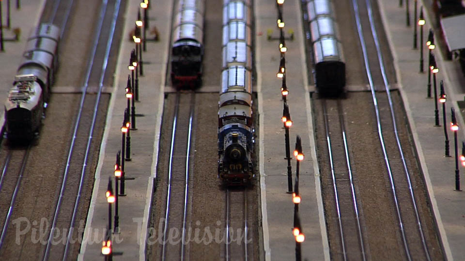 Красивая макет железной дороги в масштабе 1/87 площадью 90 квадратных метров