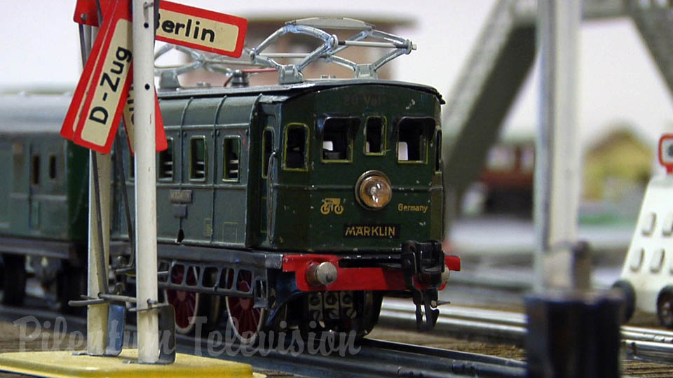 Железные поезда в масштабе 1:45 и оловянные игрушки от Marklin