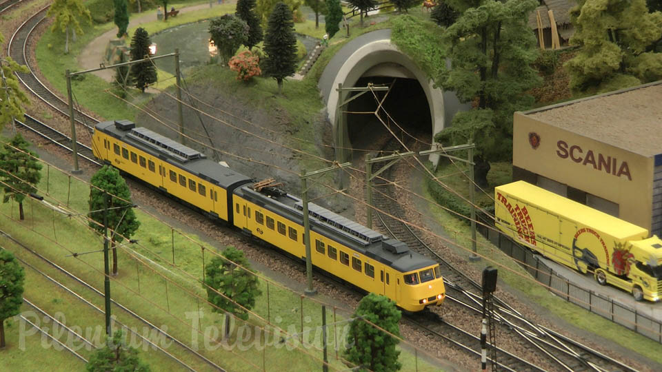 Макет железной дороги в масштабе 1:87 с нидерландскими поездами