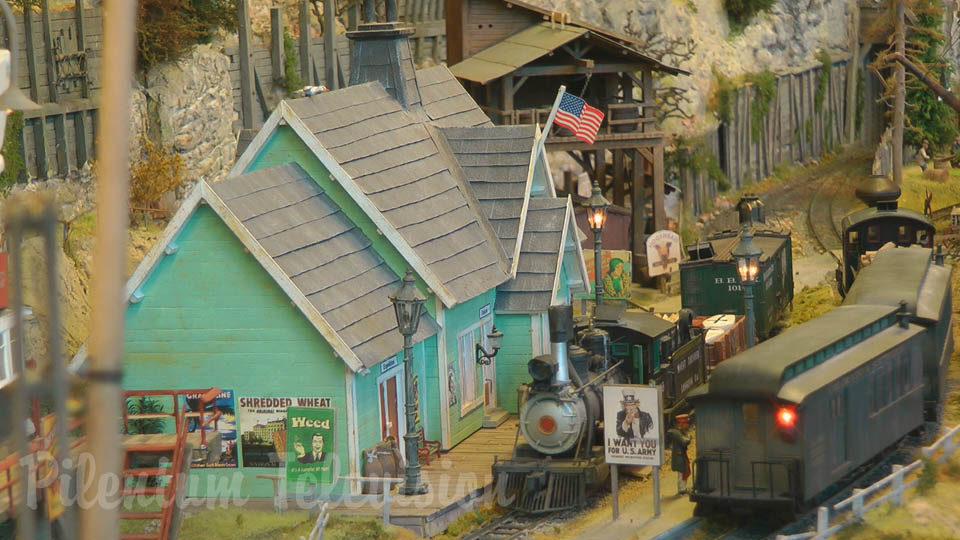 Americana maquete ferroviária em escala 1/45 com locomotivas a vapor