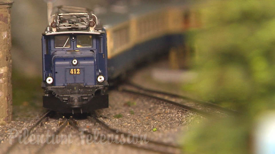 モデル列車の世界。 75以上の異なる機関車と列車。