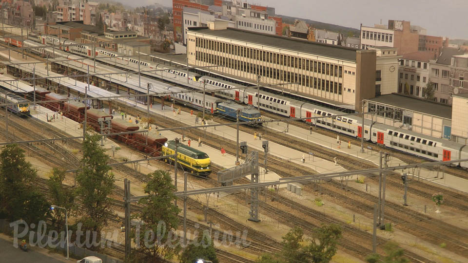 Modelbaan in België: Ivo Schrapen’s modelspoor replica van het NMBS en SNCB treinstation van Hasselt